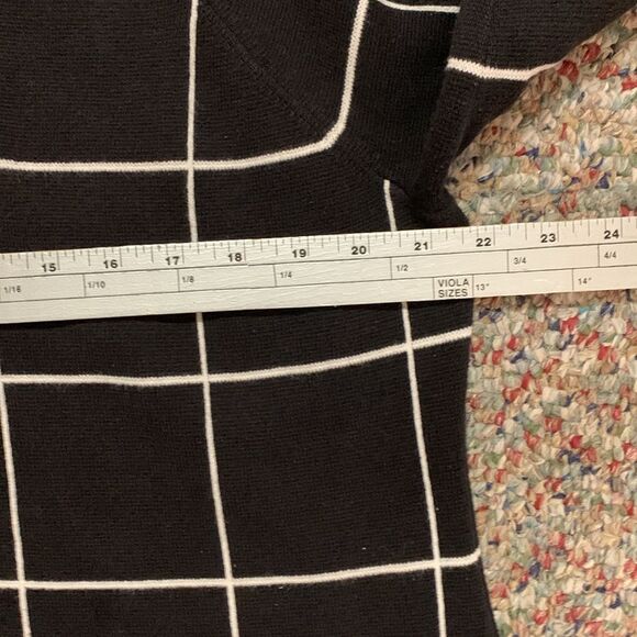 Mercer & Madison Black Ivory Windowpane Knit Sweater Lady Jacket Cardigan Size L - Picture 8 of 9
